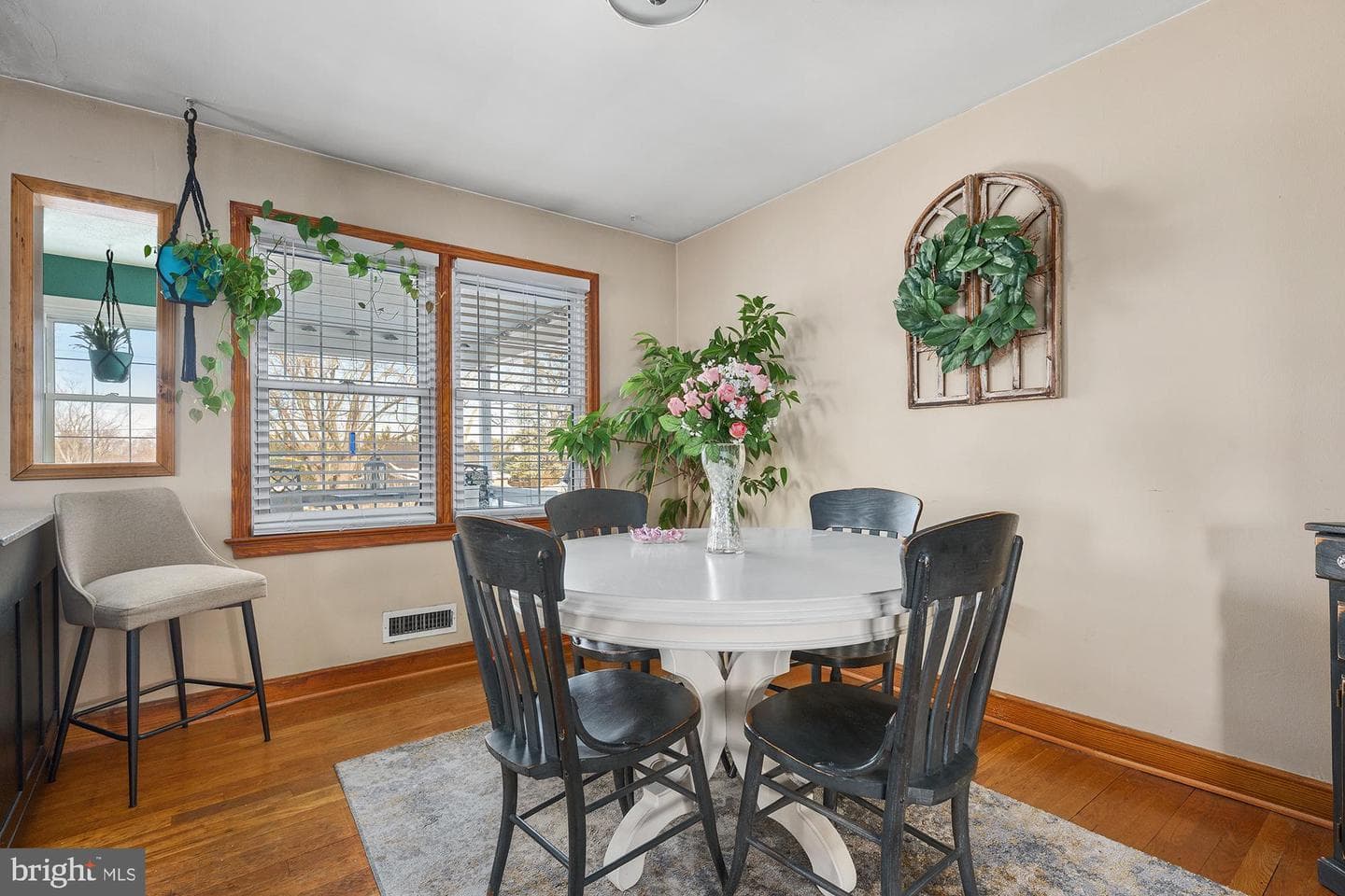 463 E Green Street photo 13