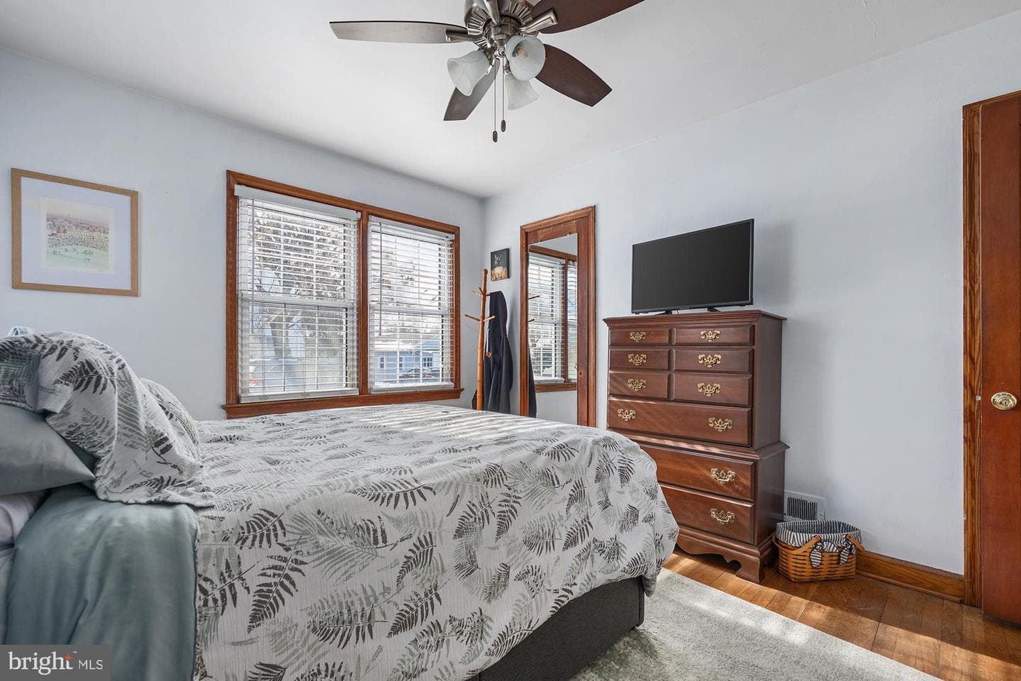 463 E Green Street photo 21