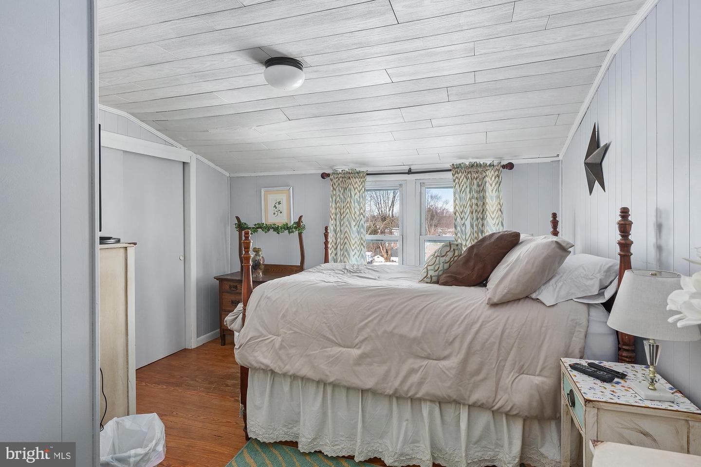 463 E Green Street photo 31