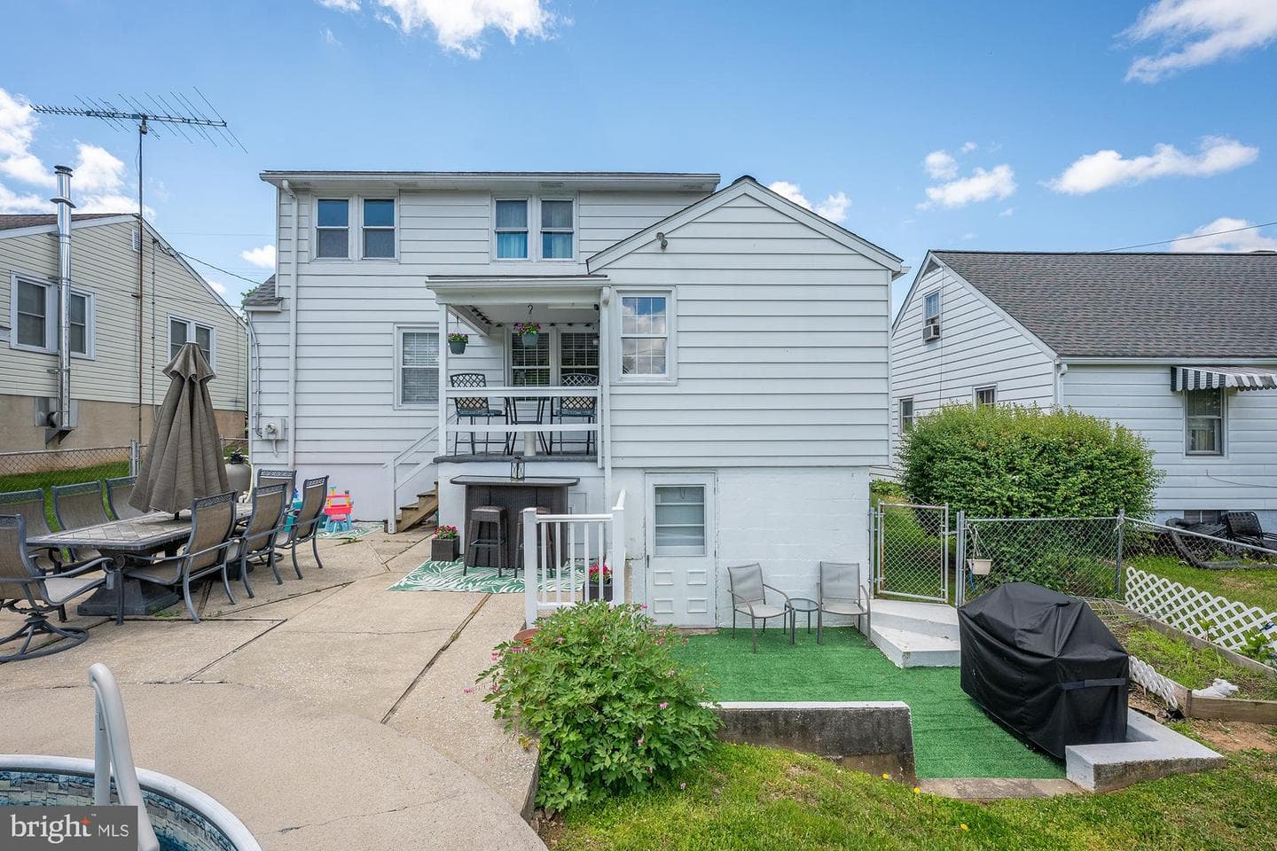 463 E Green Street photo 43