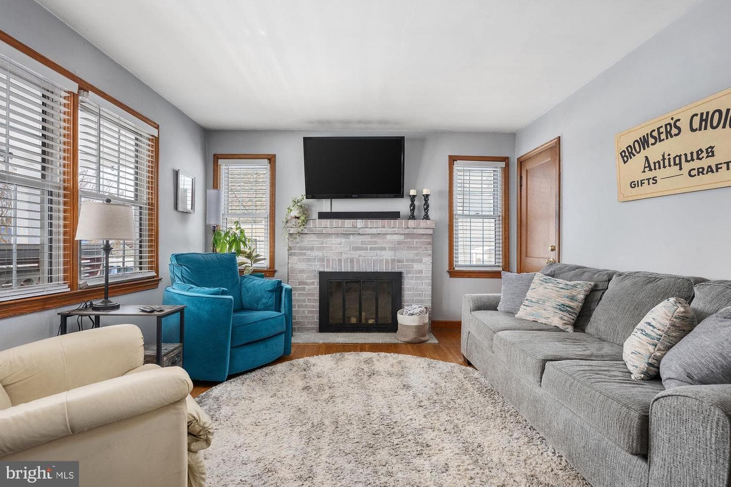 463 E Green Street photo 9