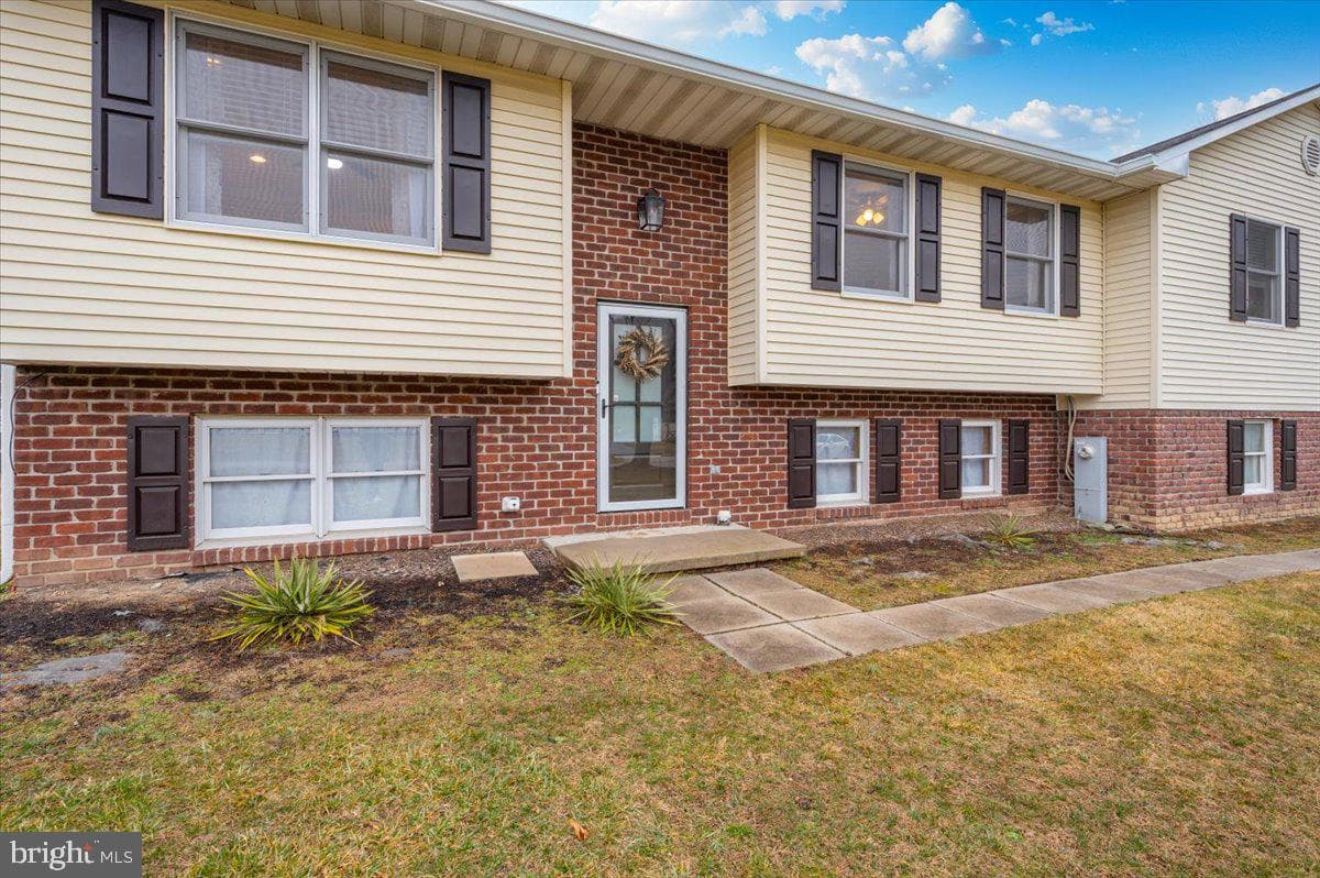 1589 Smiley Drive photo 4