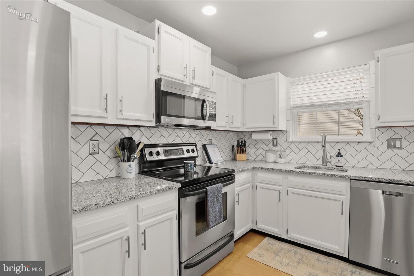 862 Elmwood Court photo 8