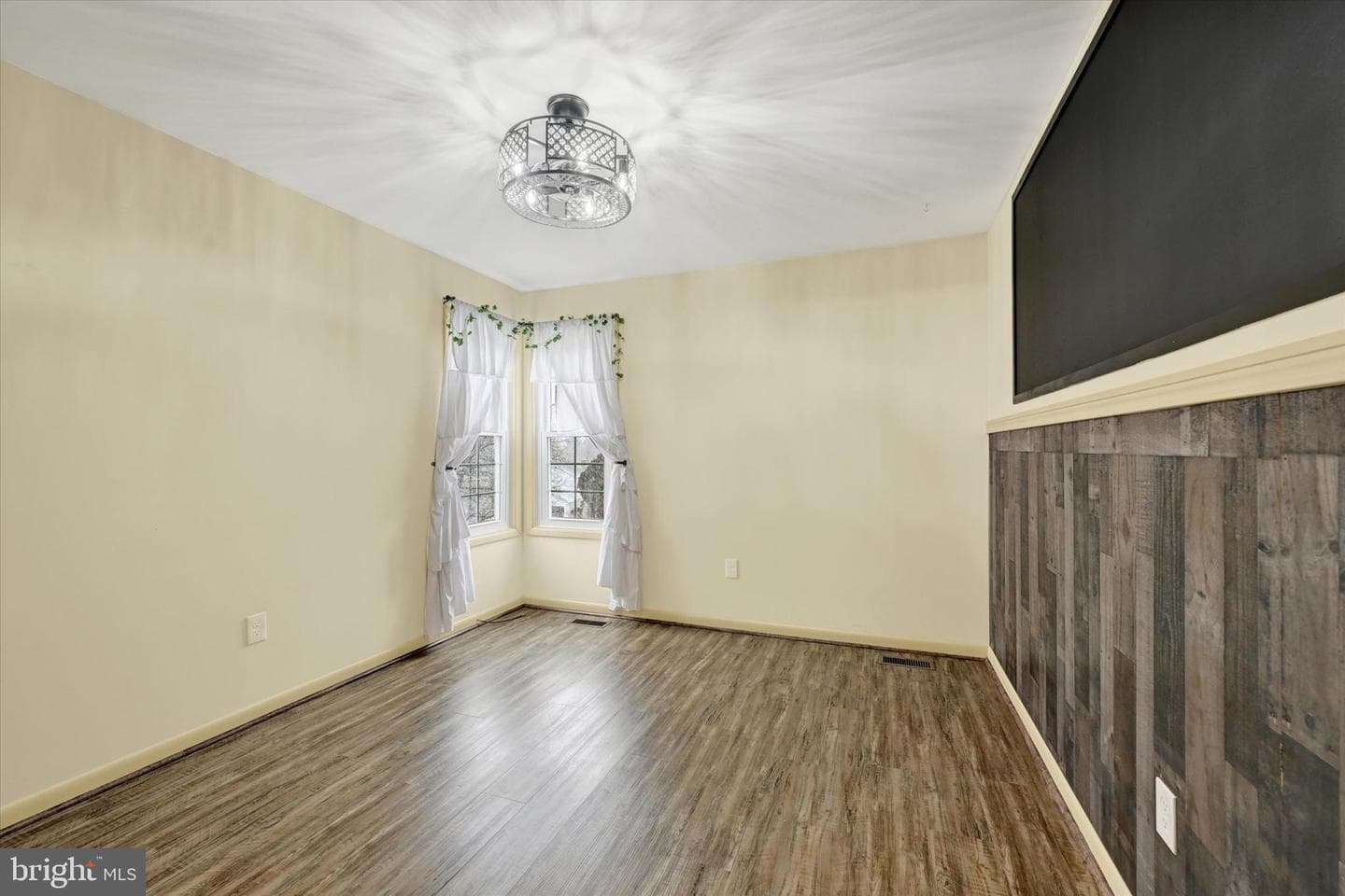 2850 Tylers Court photo 16