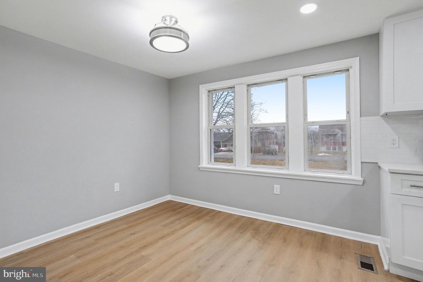 413 Obrecht Road photo 12