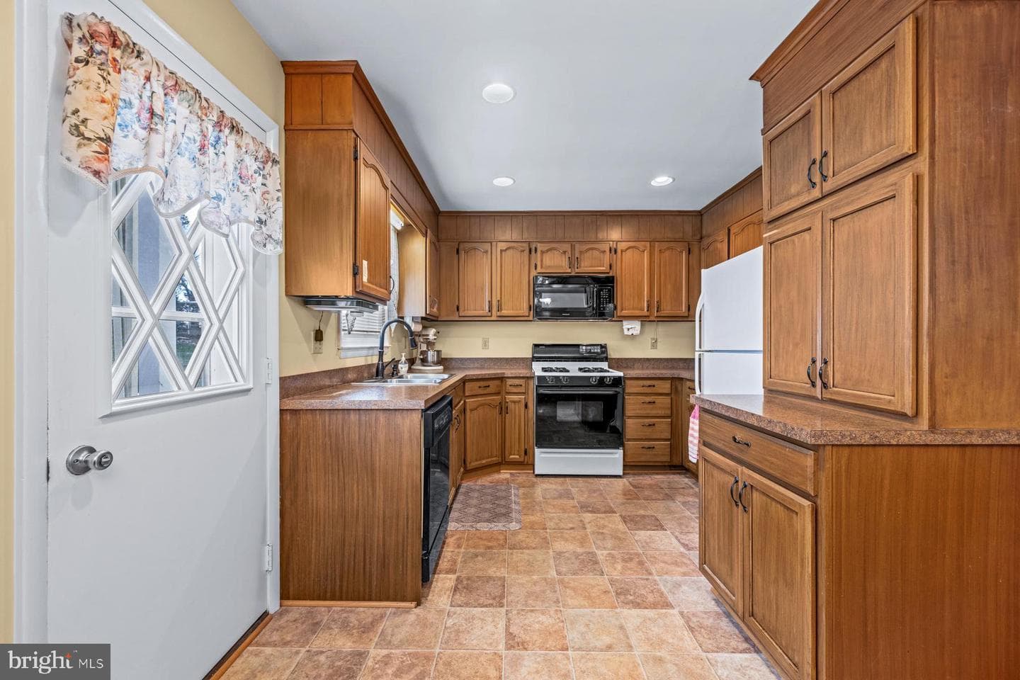 3011 Glenvue Drive photo 10