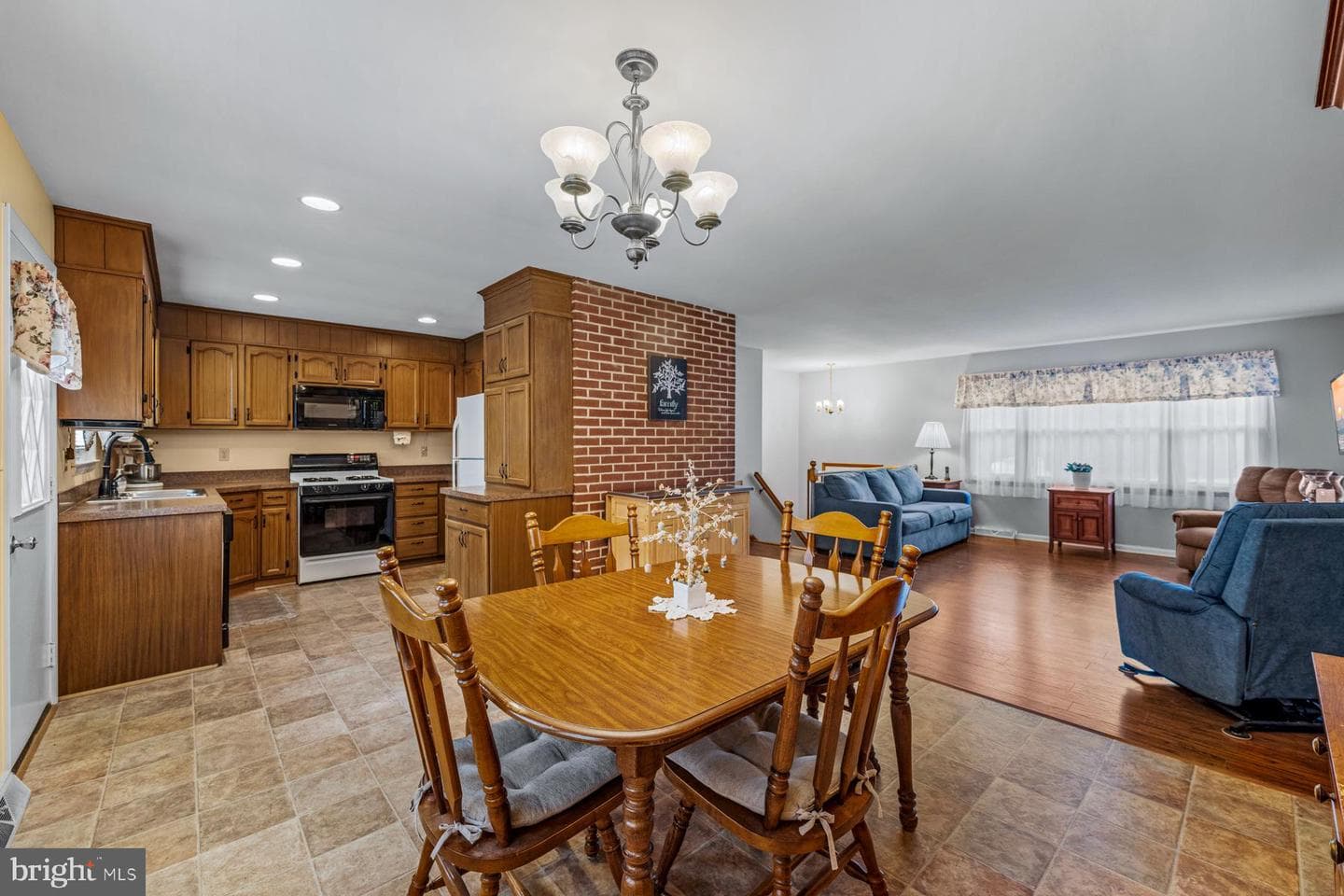 3011 Glenvue Drive photo 2