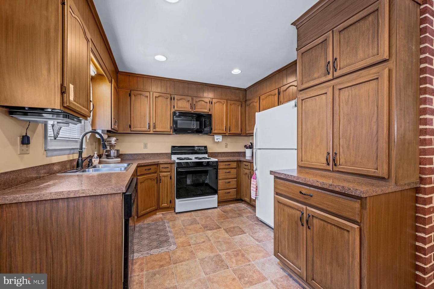 3011 Glenvue Drive photo 9
