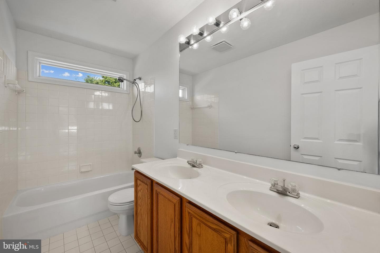1003 Gleneagle Court photo 28
