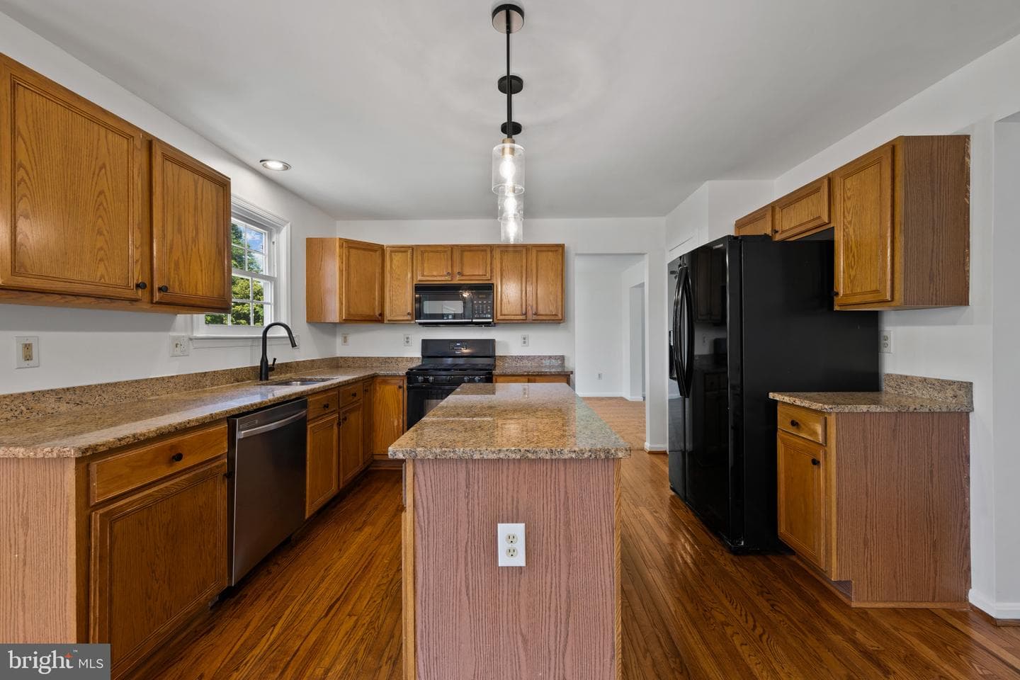 1003 Gleneagle Court photo 7
