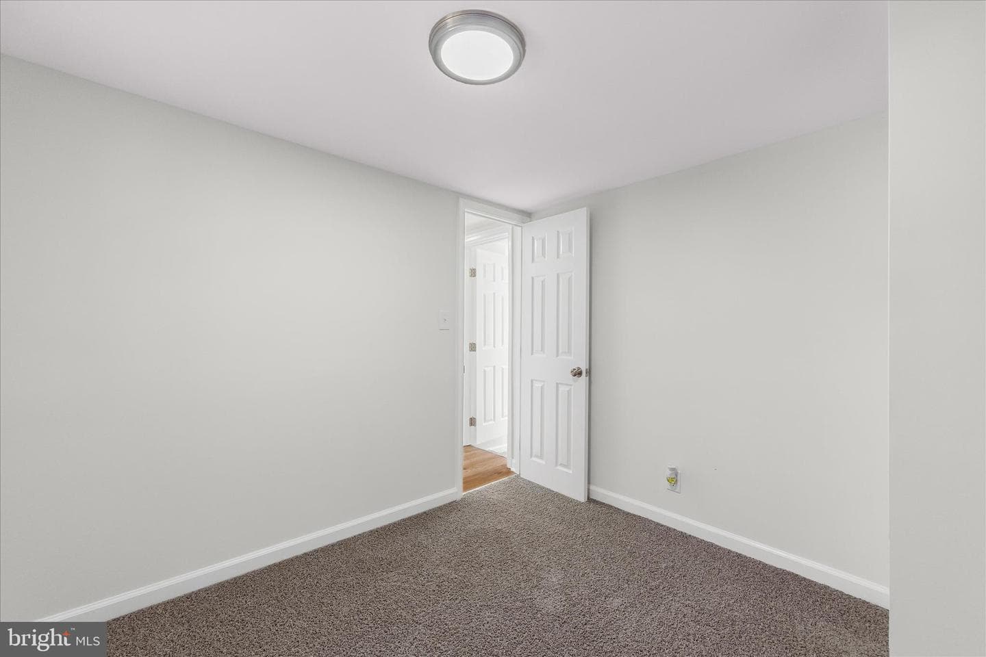 108 Franklin Avenue photo 24