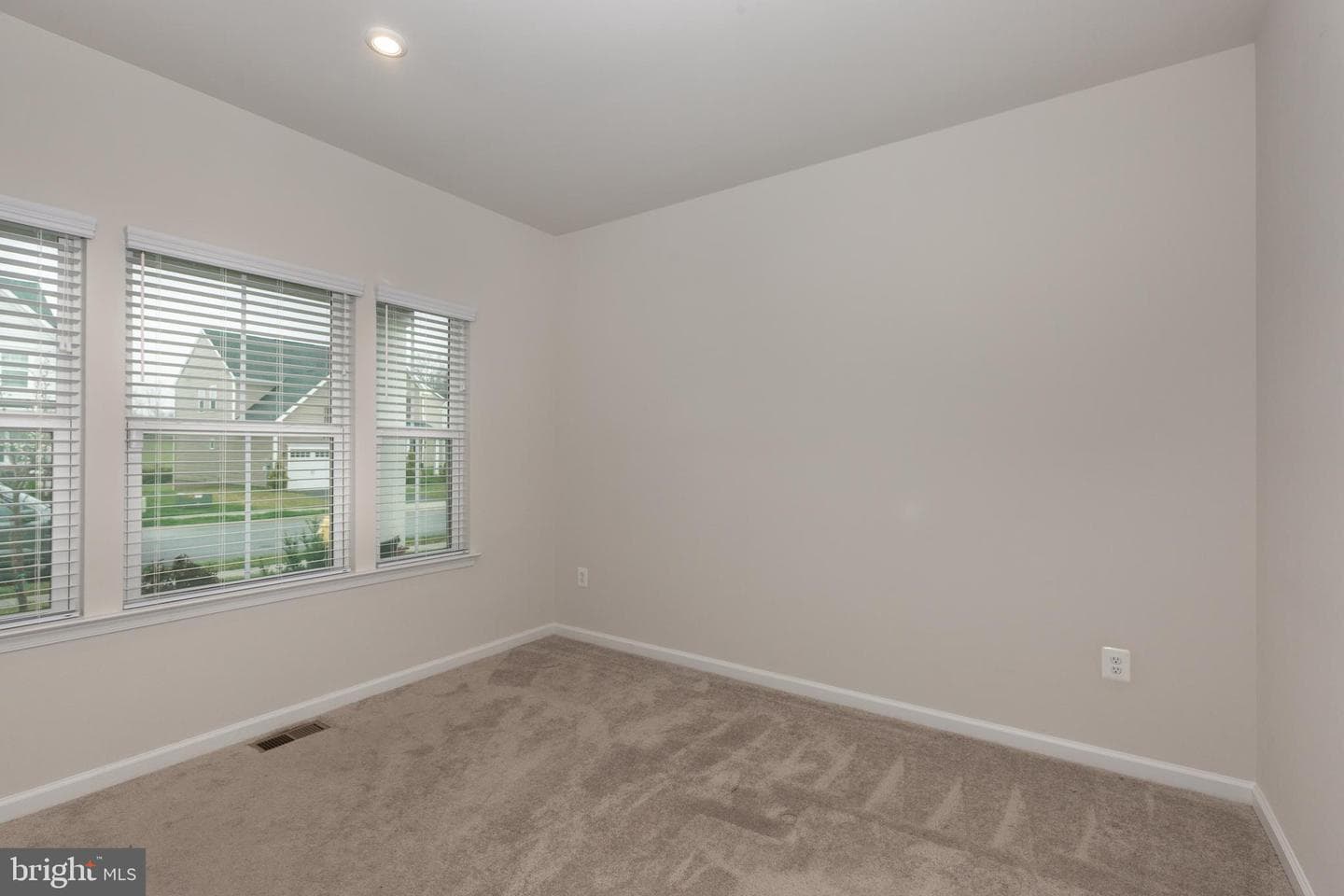 112 Sherman Way photo 6