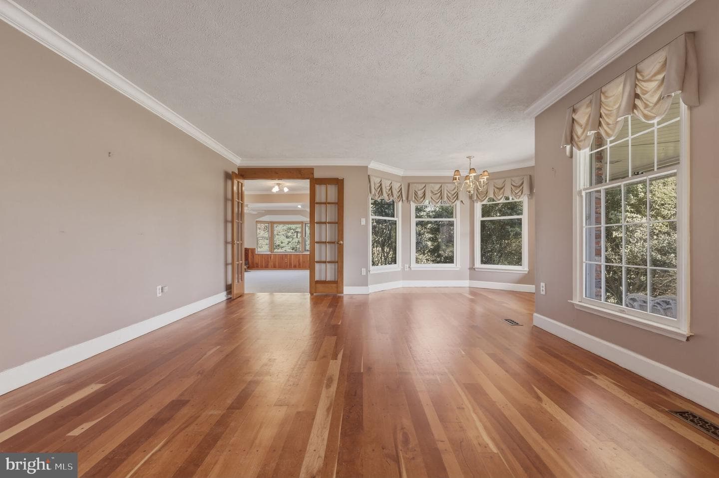 5905 Kim Court photo 6