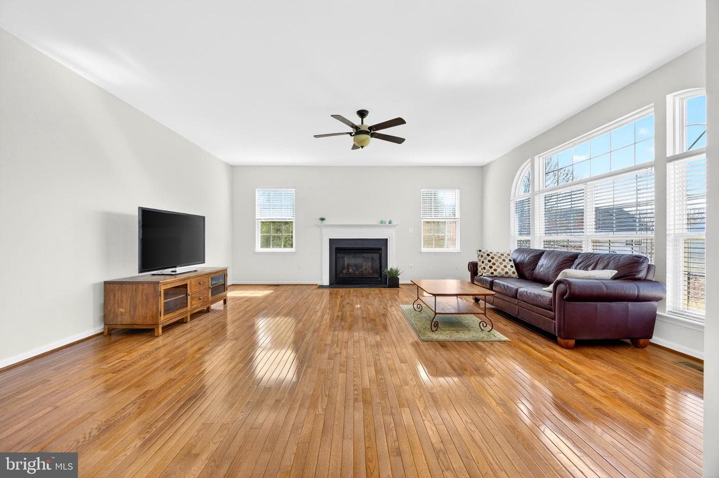 641 Lynn Way photo 5