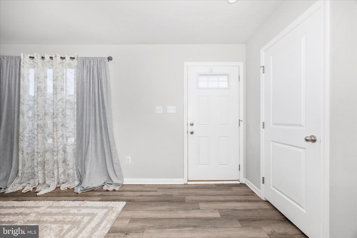 106 Butterfield Avenue photo 3