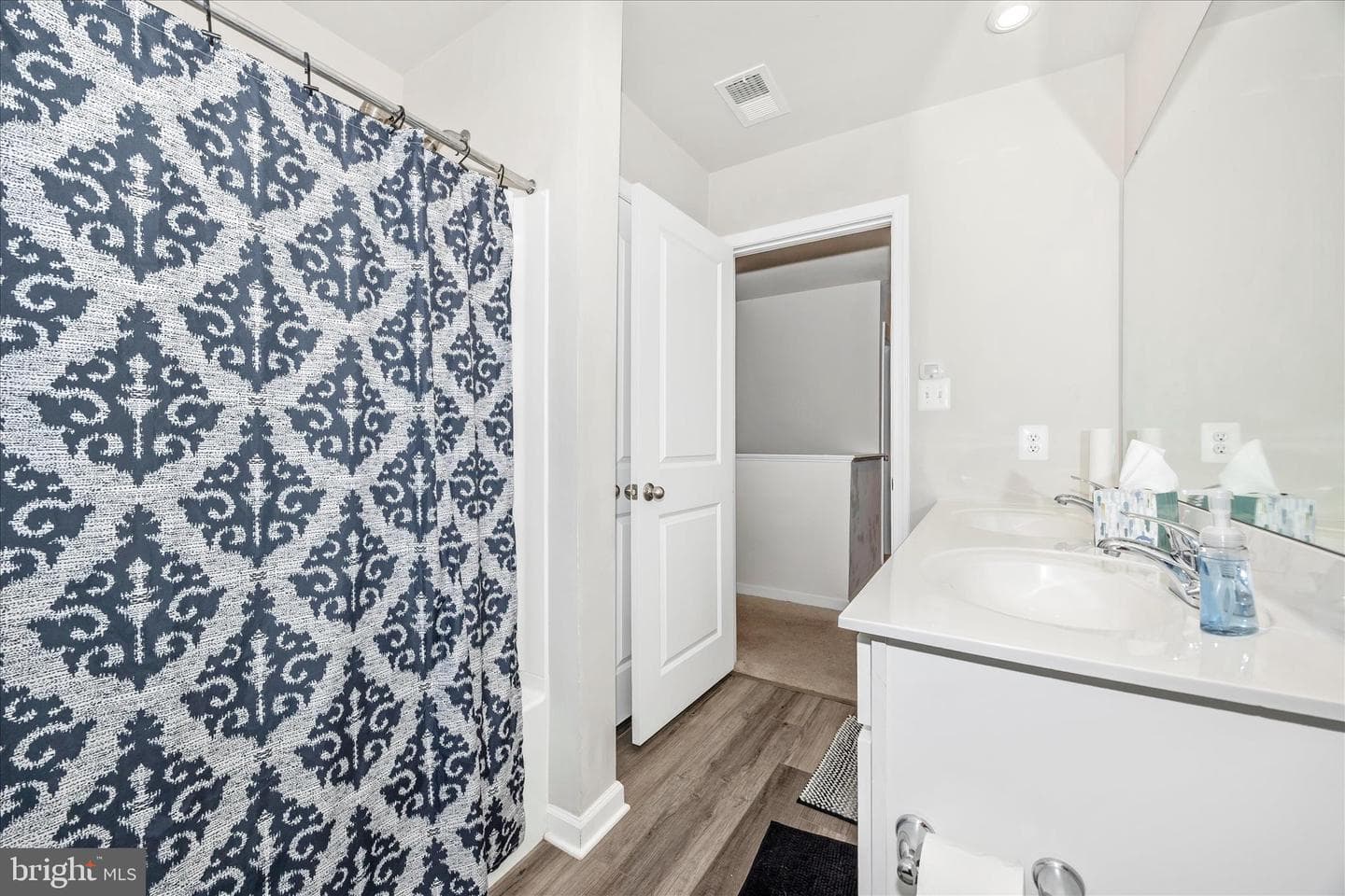 106 Butterfield Avenue photo 33