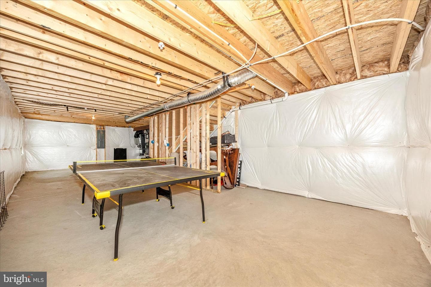 106 Butterfield Avenue photo 38
