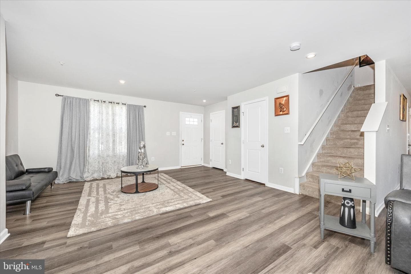 106 Butterfield Avenue photo 4