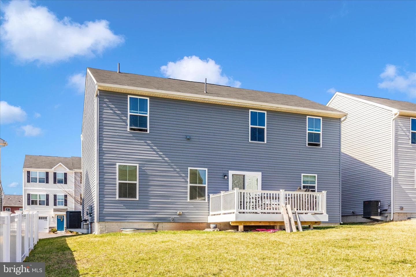 106 Butterfield Avenue photo 40