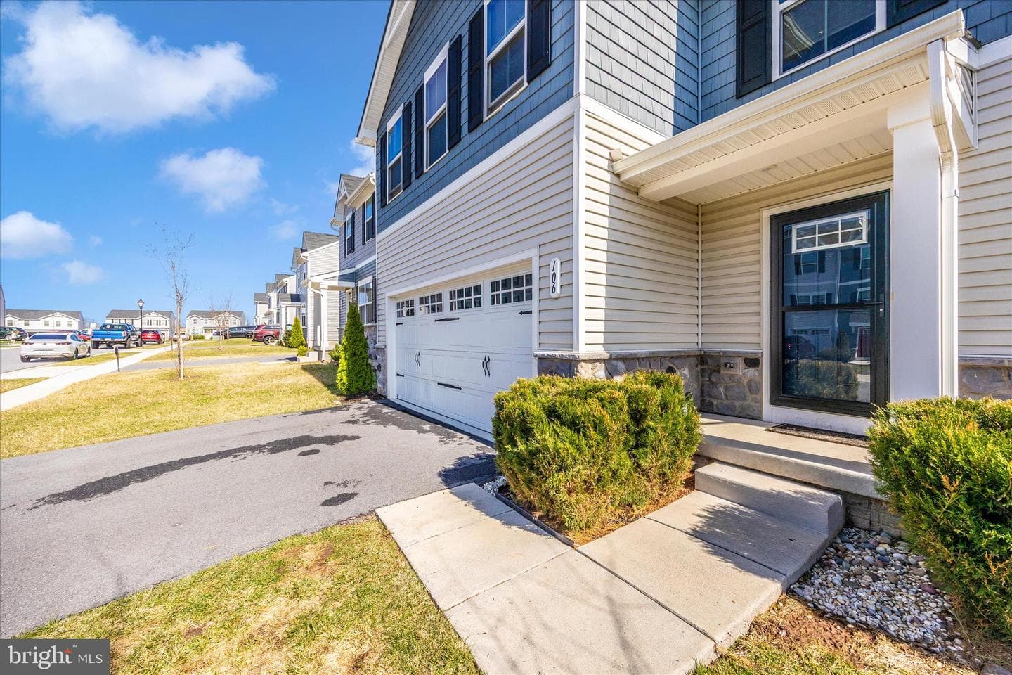 106 Butterfield Avenue photo 48