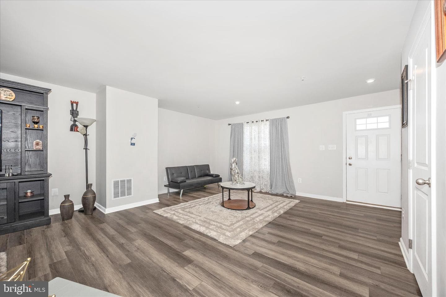 106 Butterfield Avenue photo 5