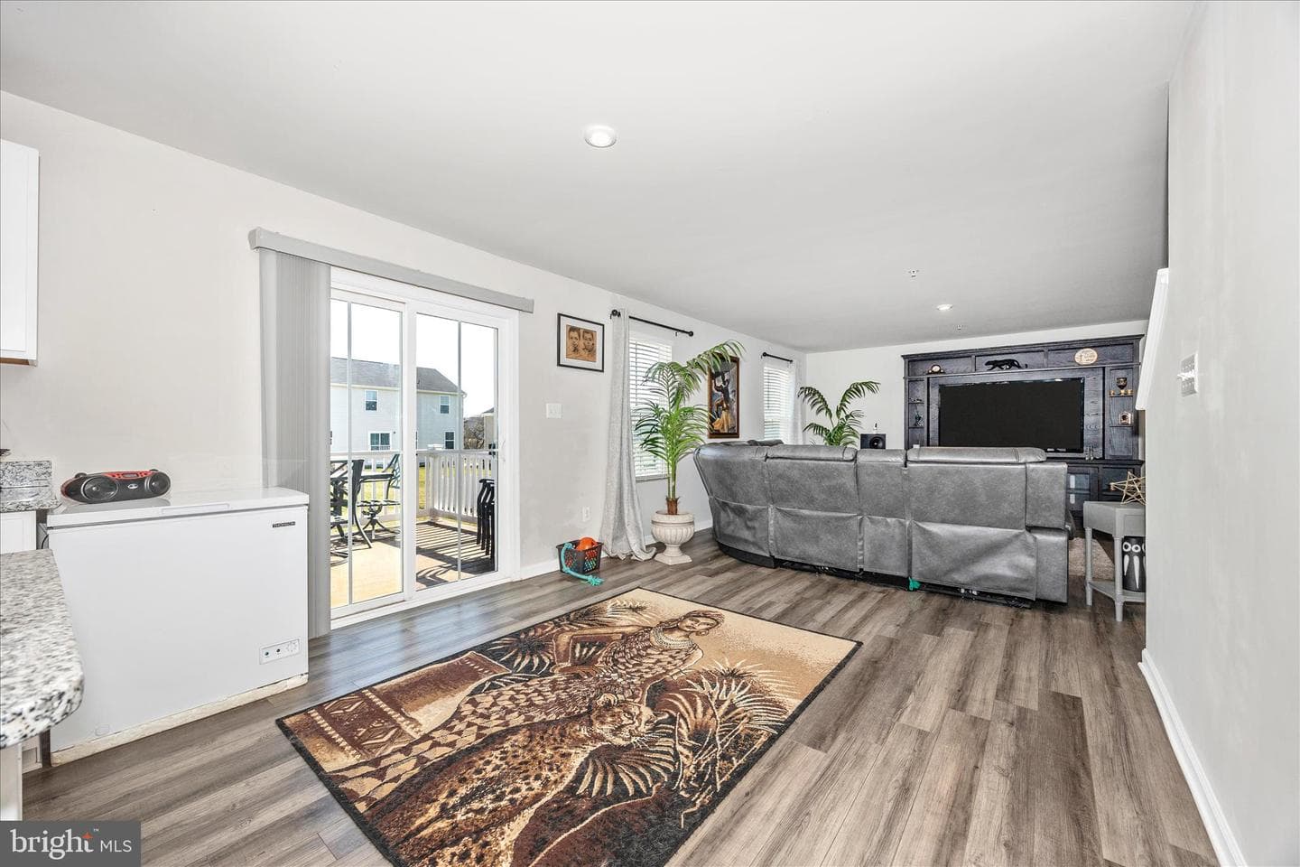 106 Butterfield Avenue photo 8