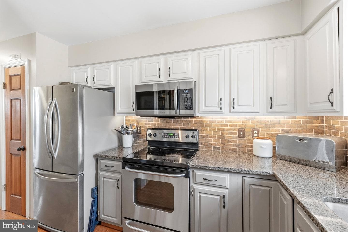 403 E Thomas Street photo 11