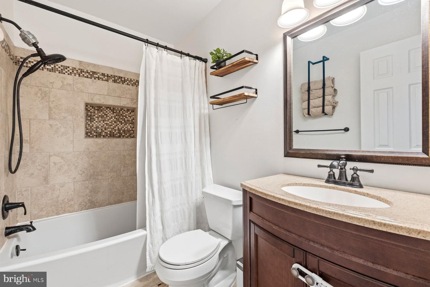 403 E Thomas Street photo 14