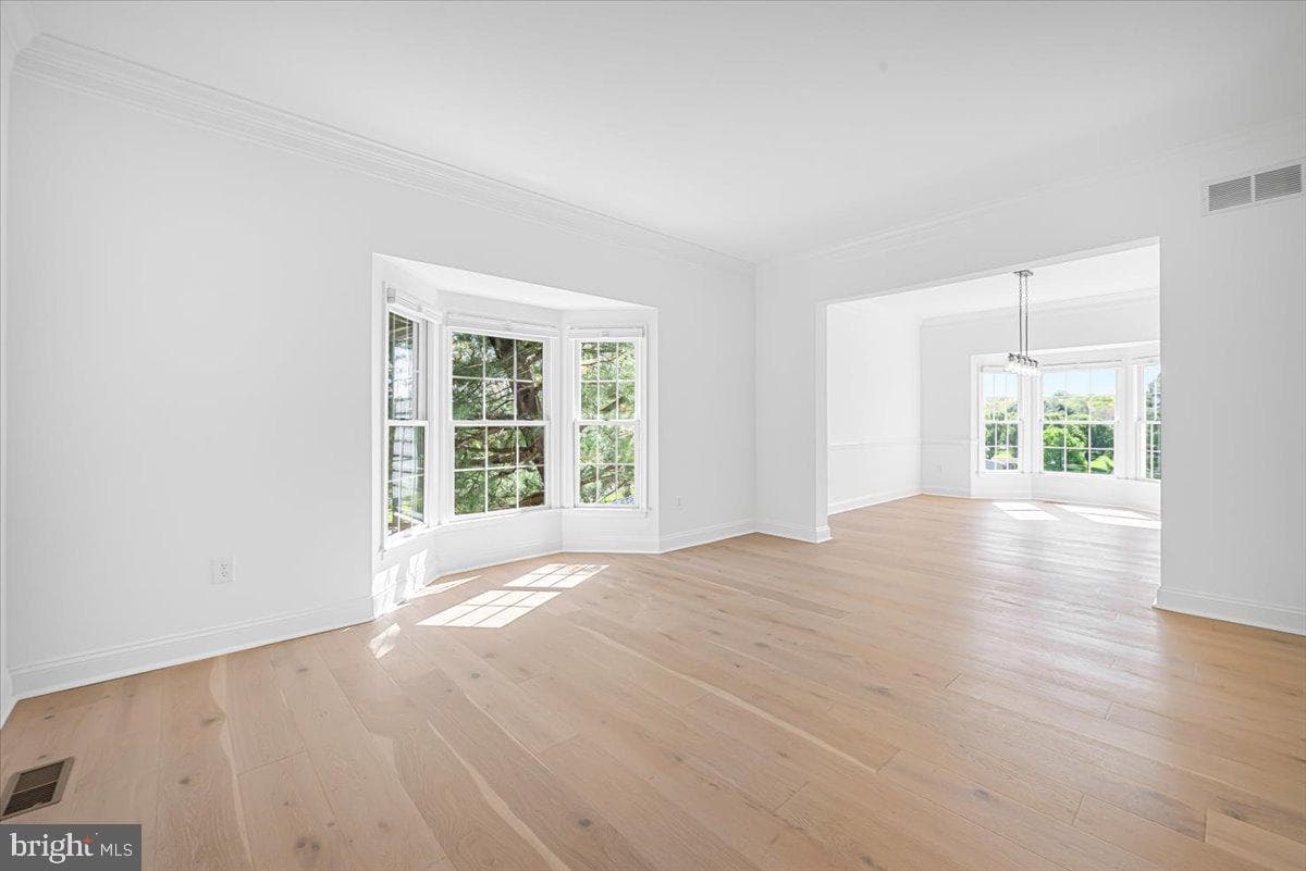 6201 Belmont photo 10