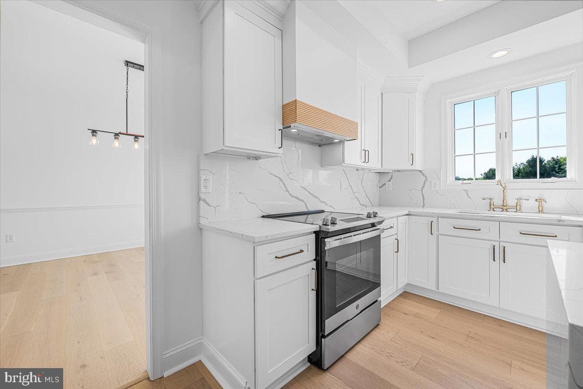 6201 Belmont photo 17