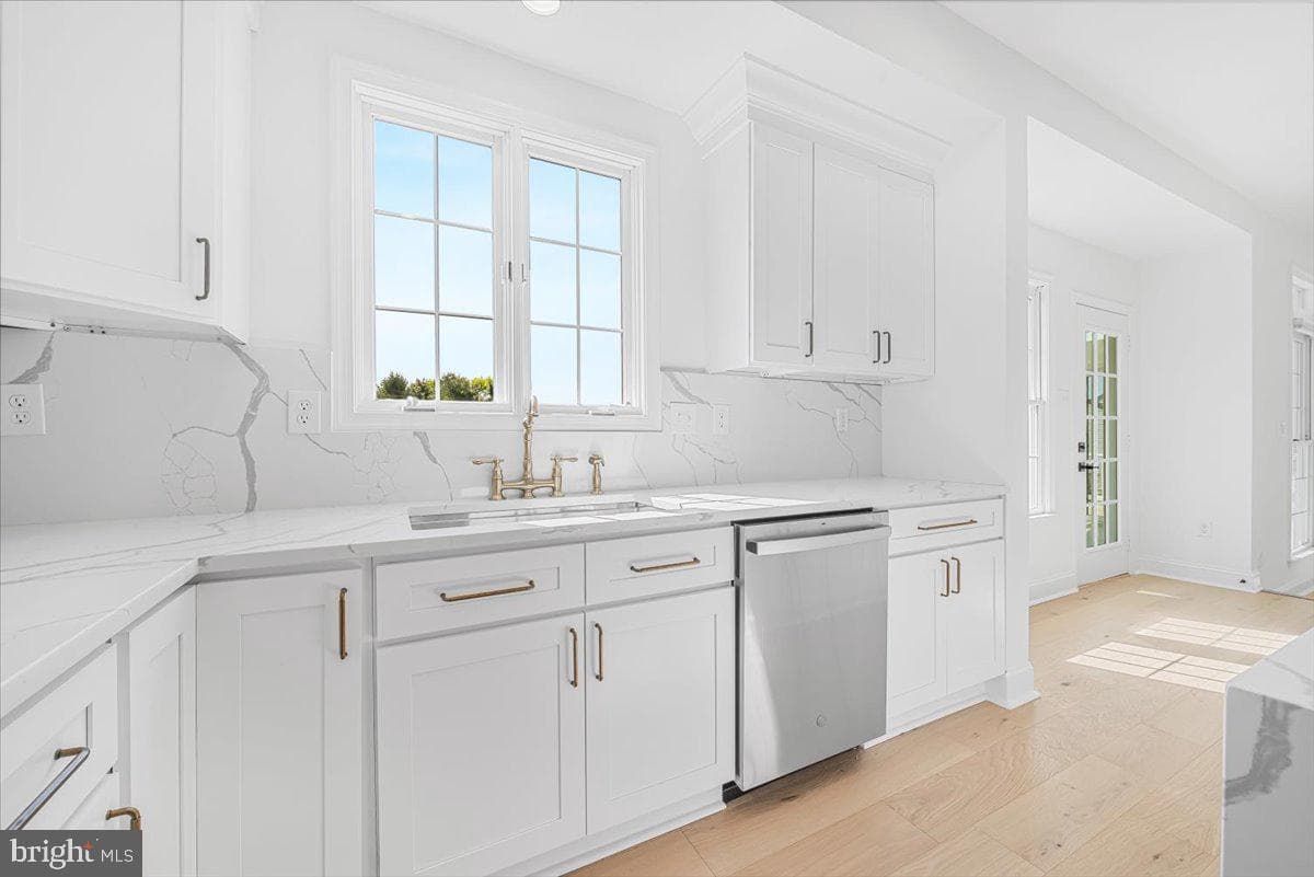 6201 Belmont photo 18