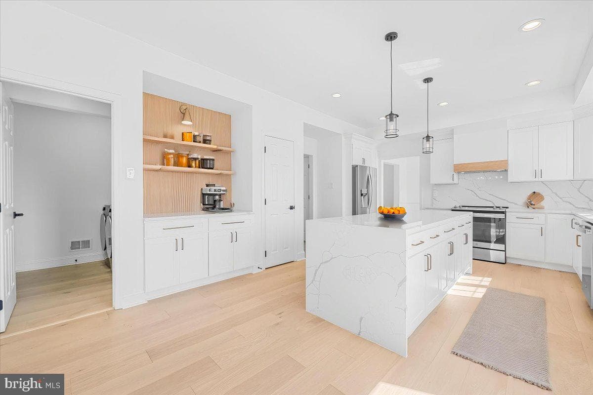 6201 Belmont photo 21