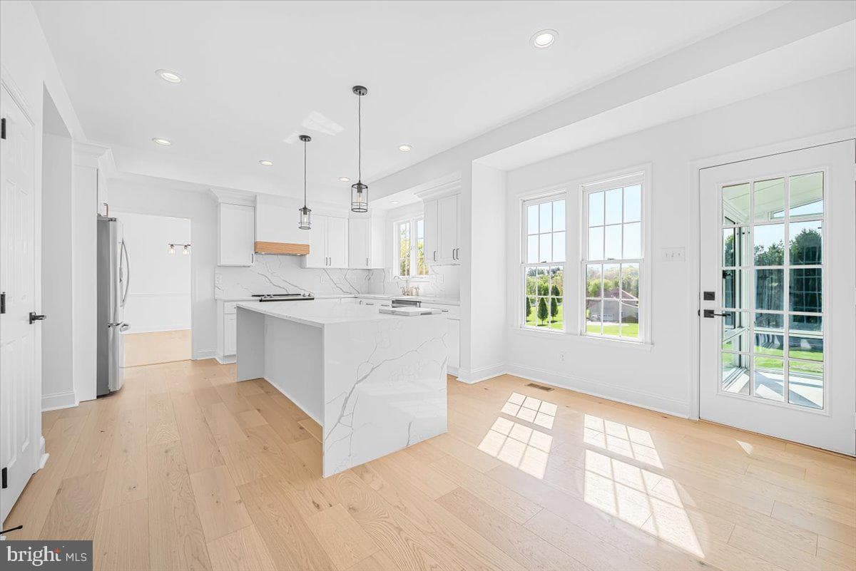 6201 Belmont photo 23