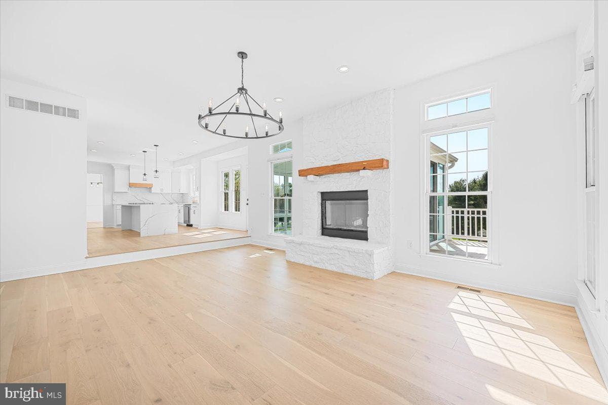 6201 Belmont photo 29