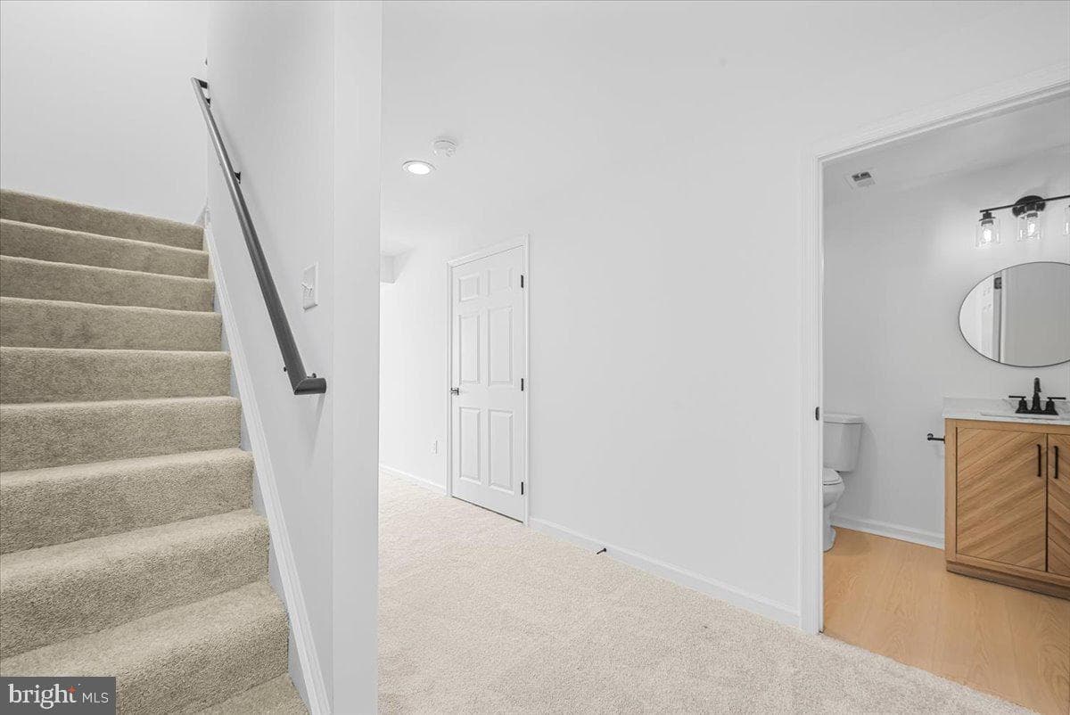 6201 Belmont photo 48