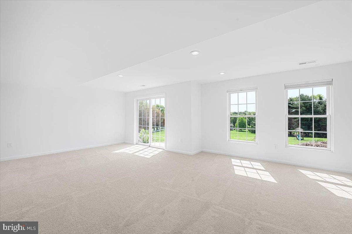 6201 Belmont photo 51