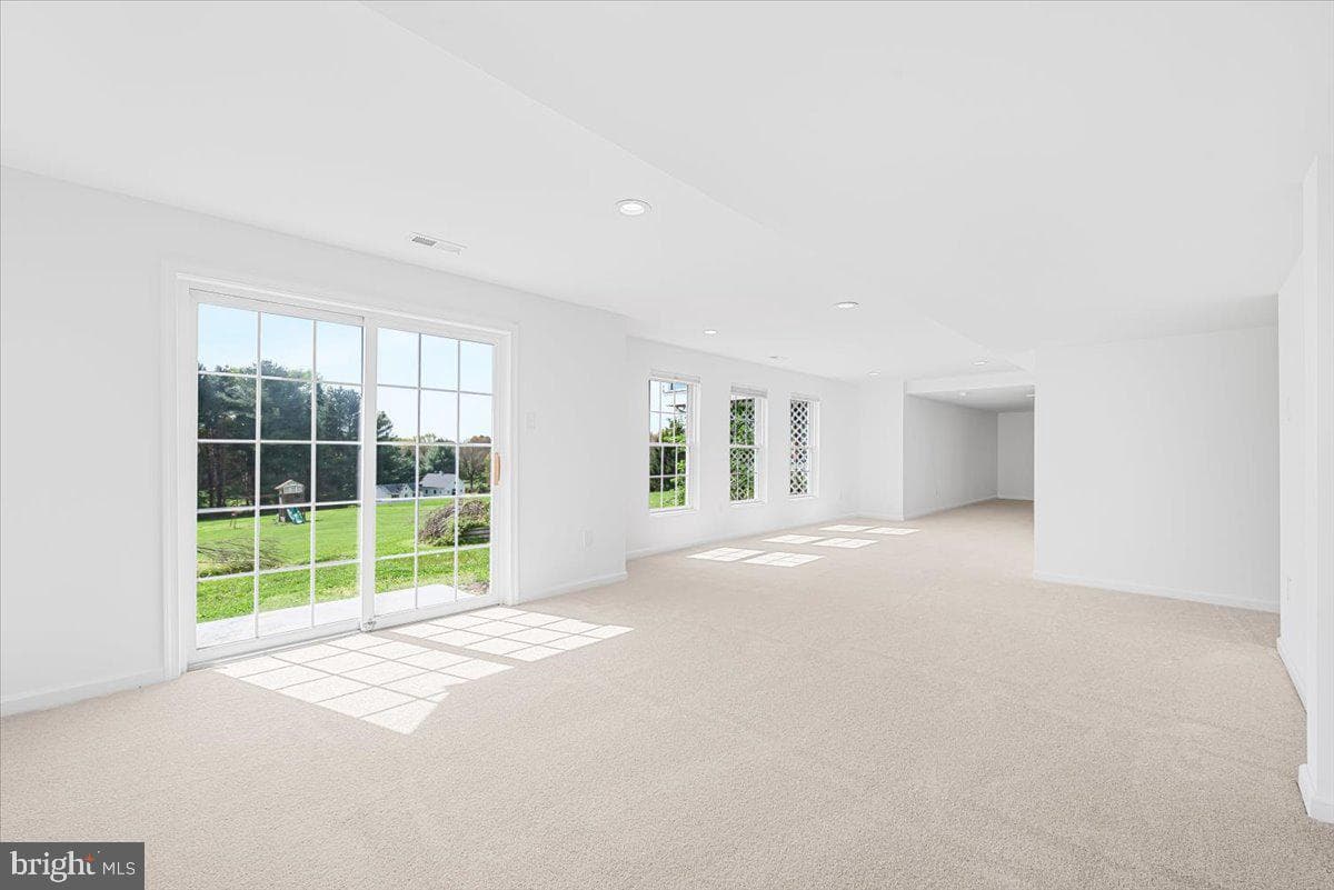 6201 Belmont photo 52
