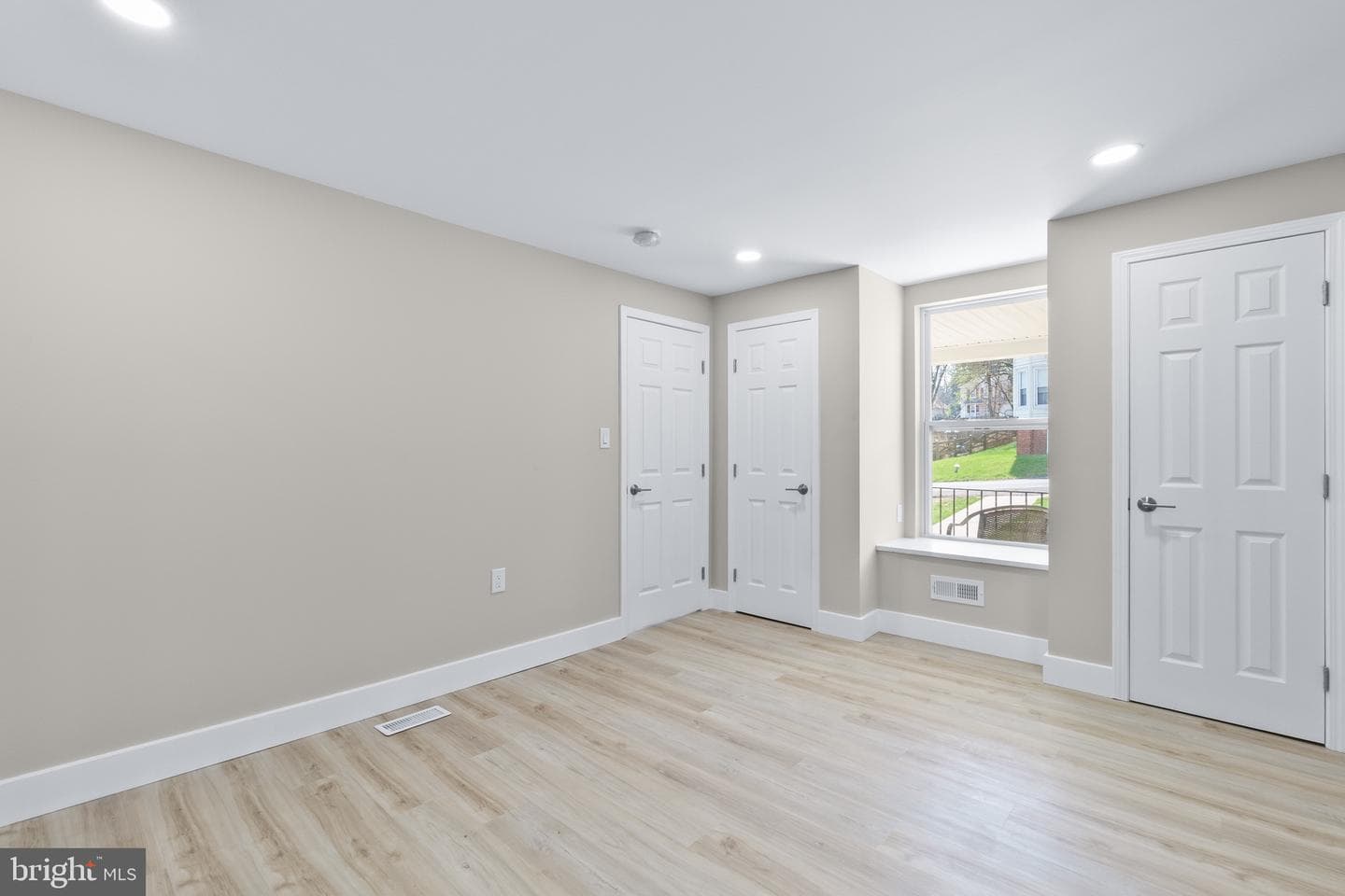 11 Baker Avenue photo 12