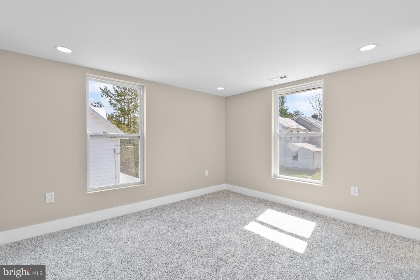 11 Baker Avenue photo 22