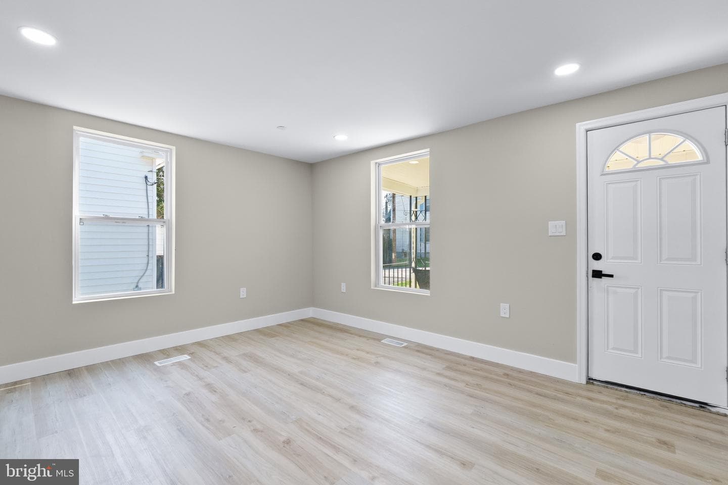 11 Baker Avenue photo 28