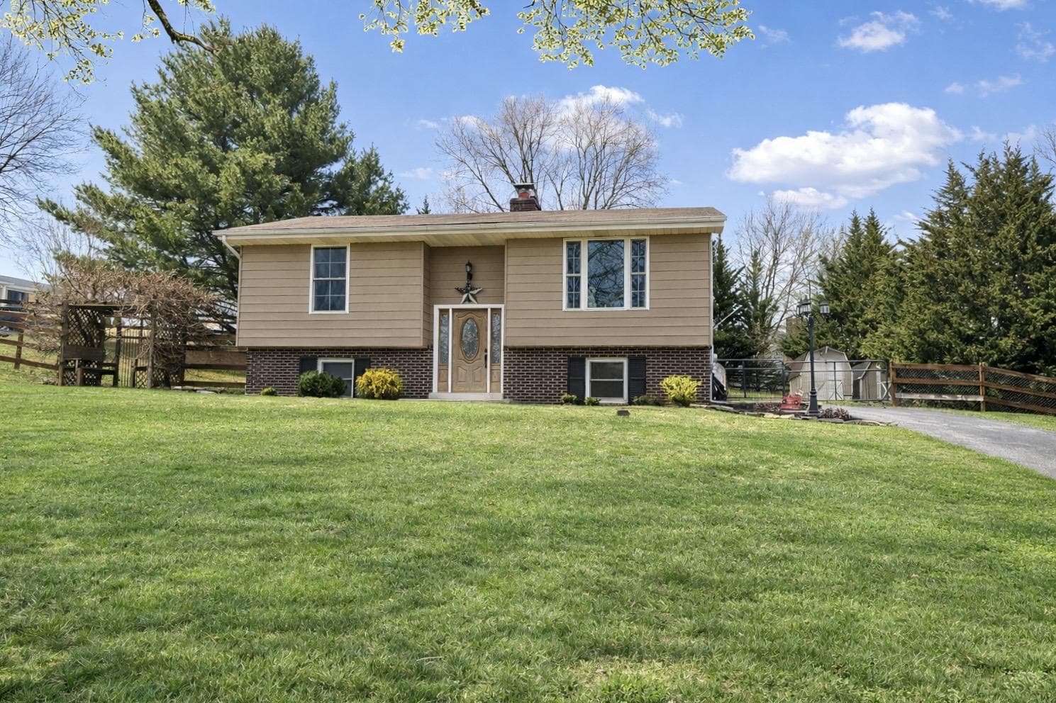 1618 Valley Drive photo 2