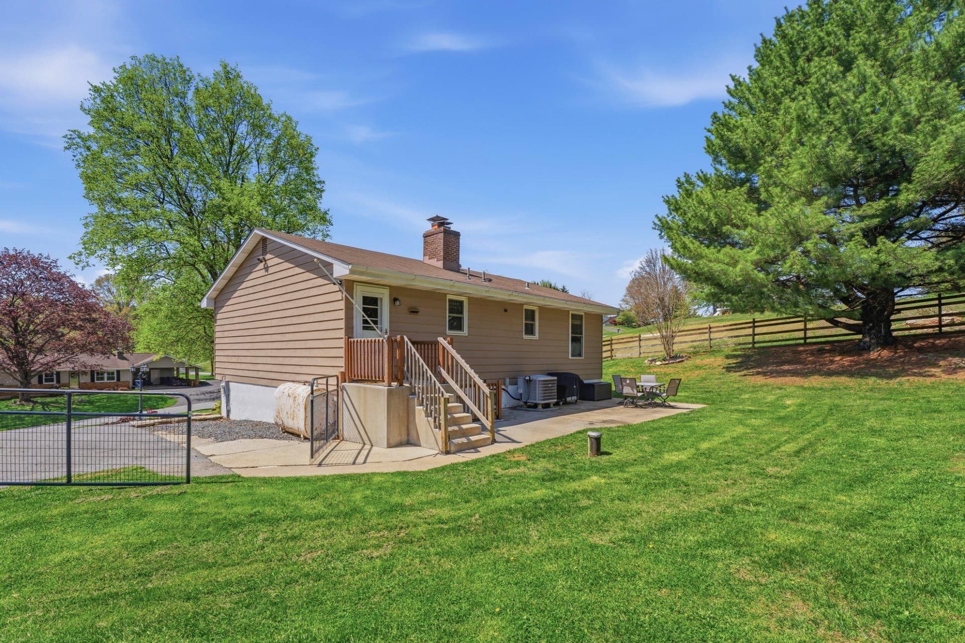 1618 Valley Drive photo 29