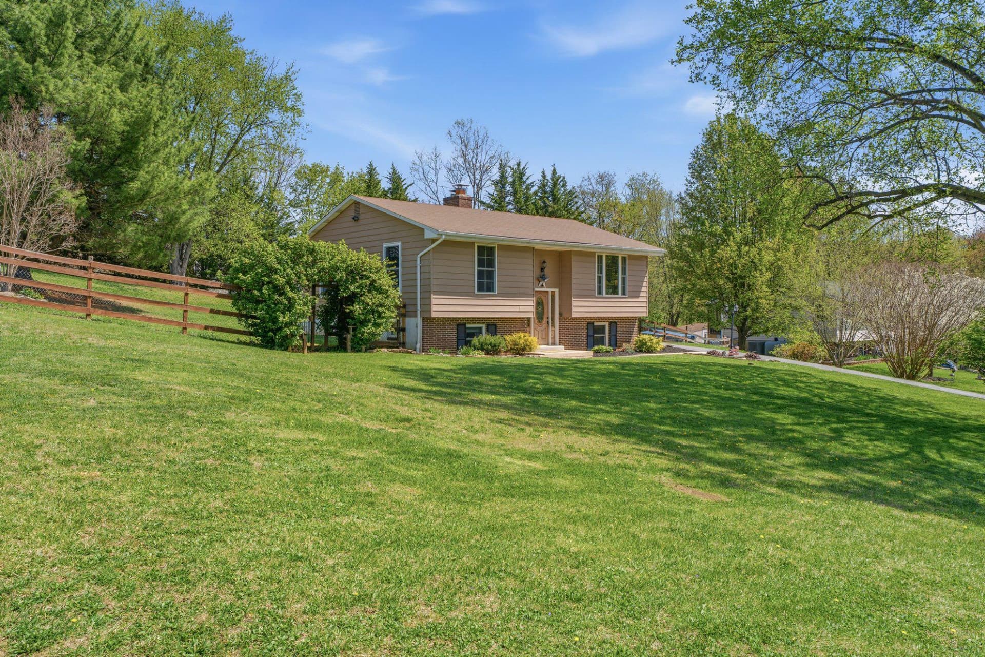 1618 Valley Drive photo 4