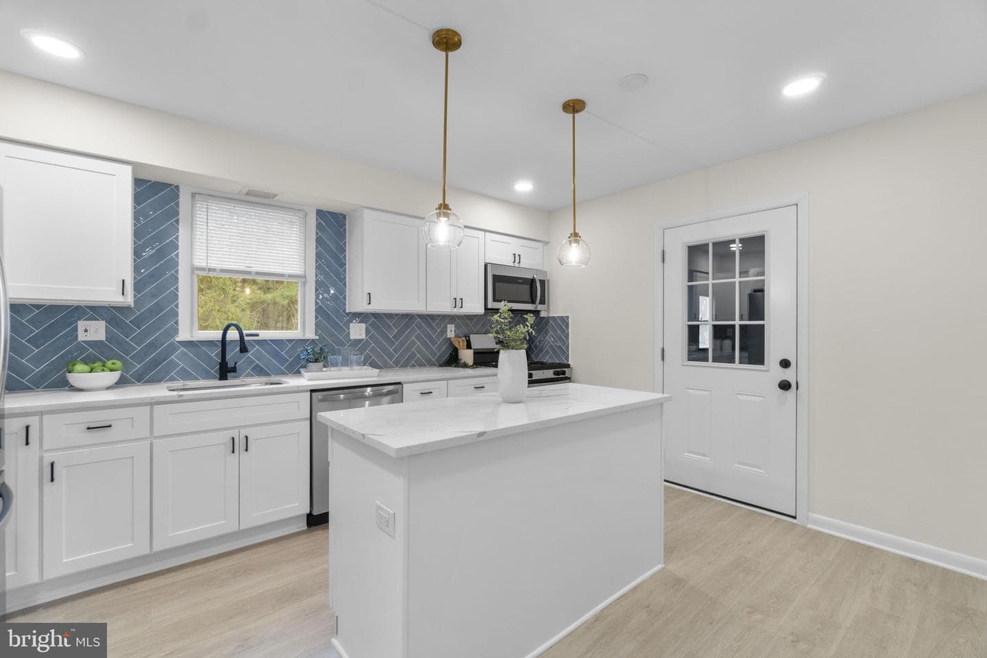 2734 Deer Park Road photo 9