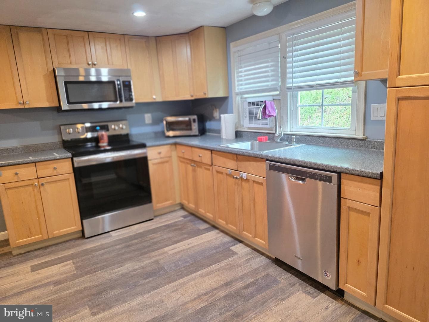 718 Wilson Avenue photo 9
