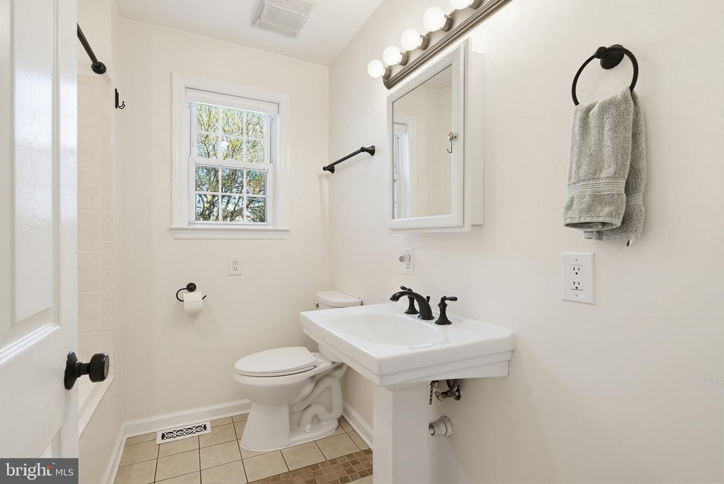 6346 Barnett Avenue photo 10