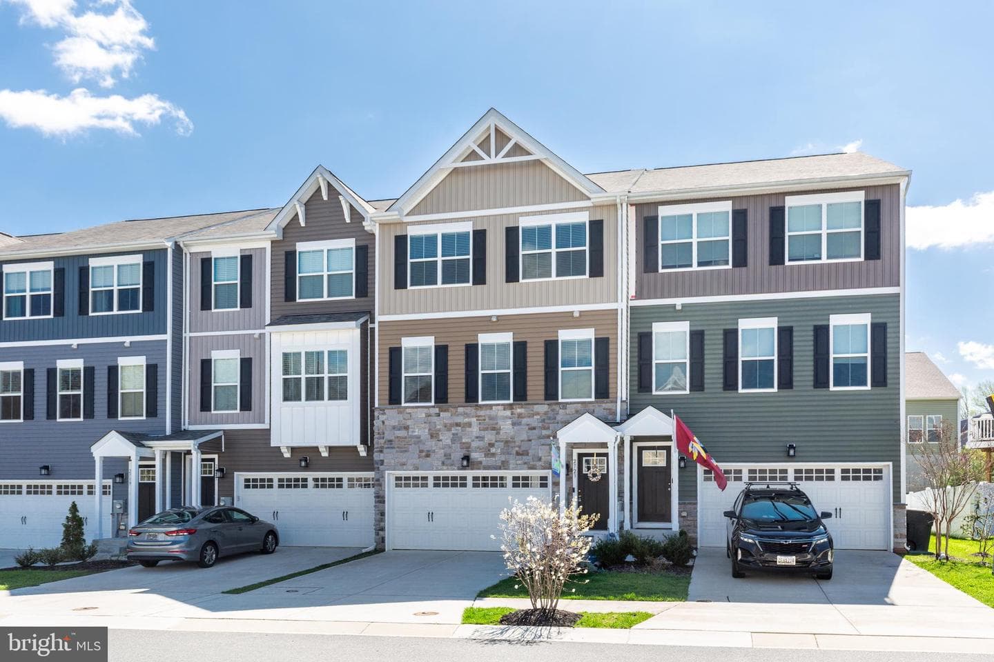 2723 Town View Circle photo 2