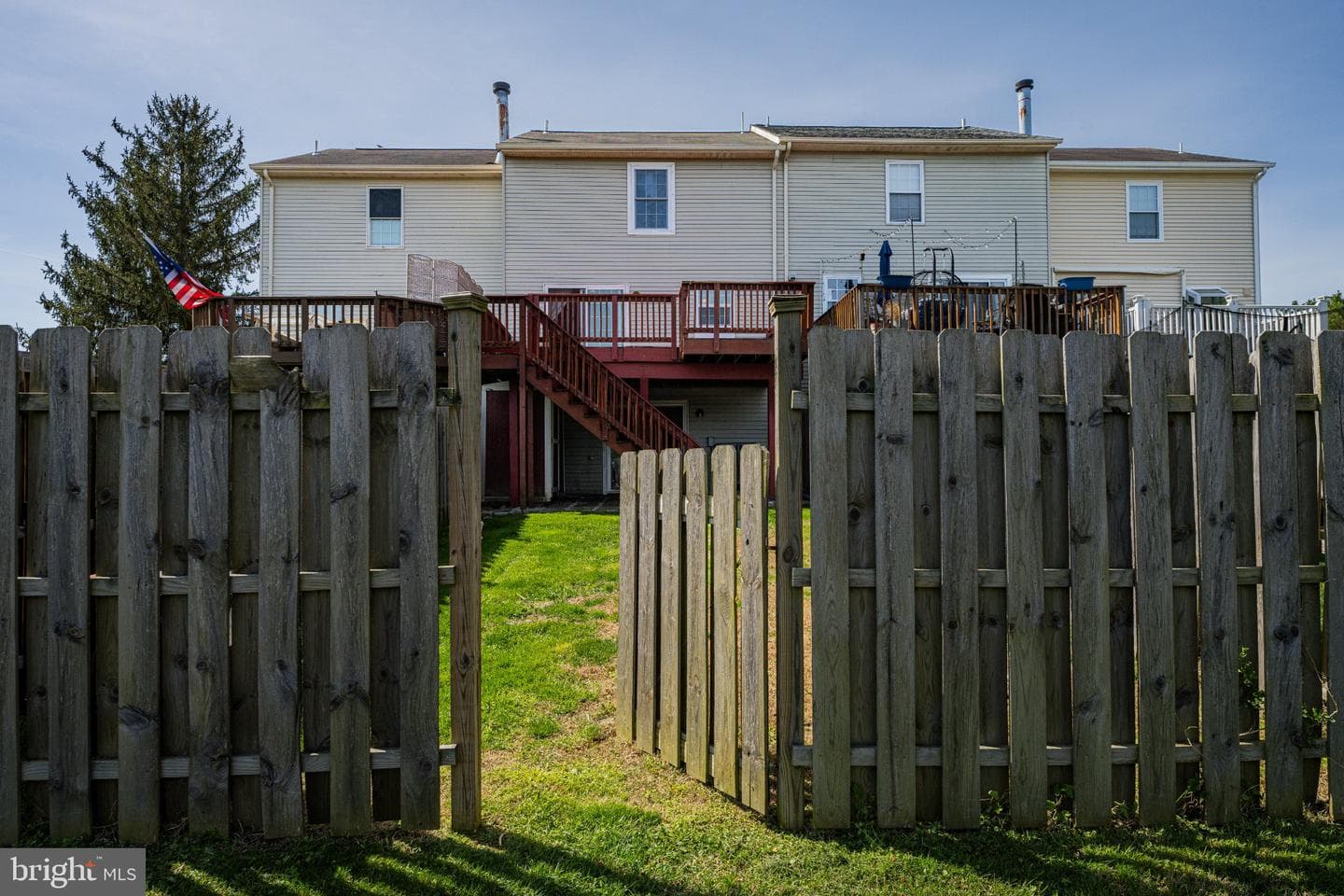 166 Alymer Court photo 3