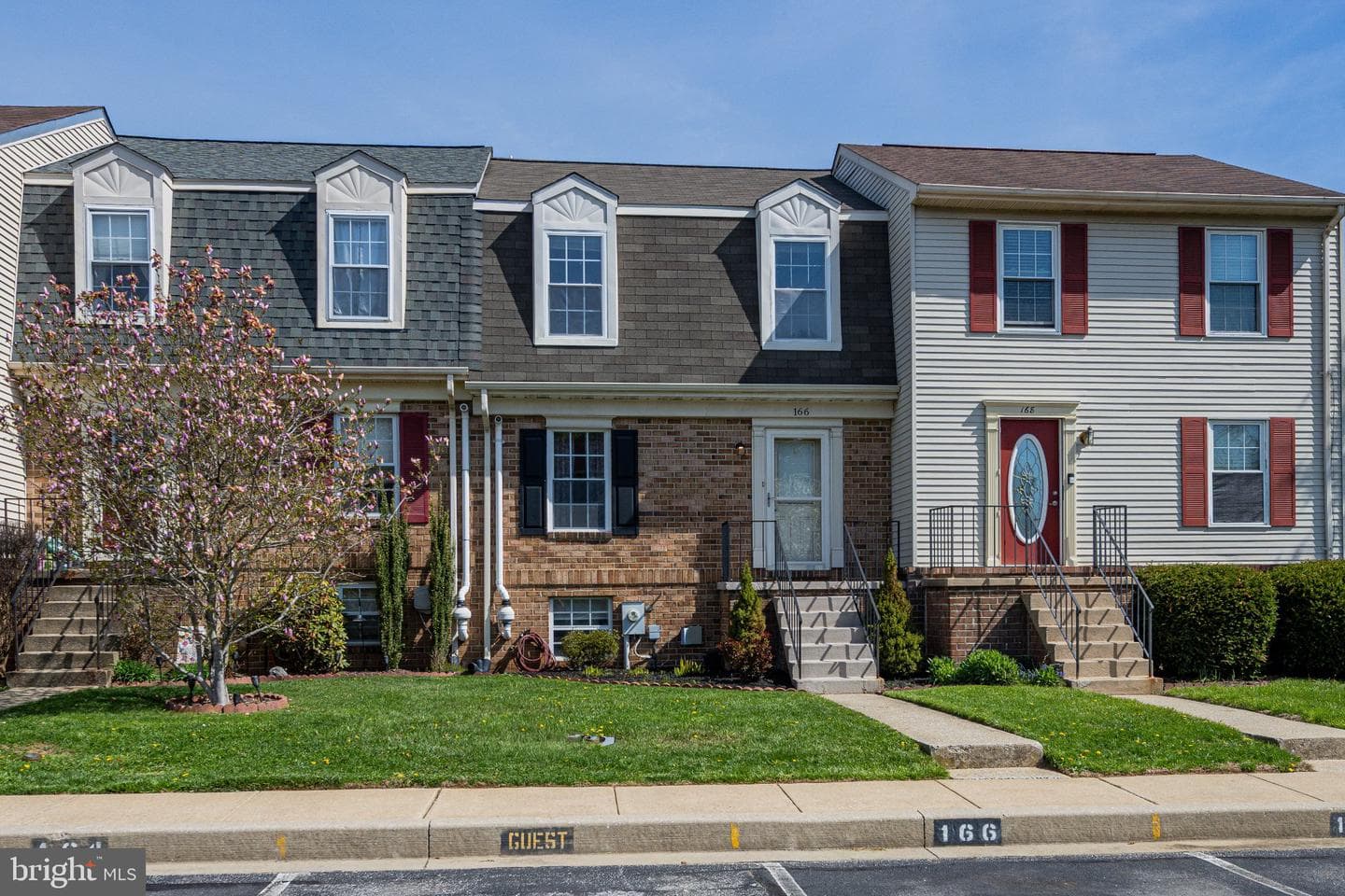 166 Alymer Court photo 6