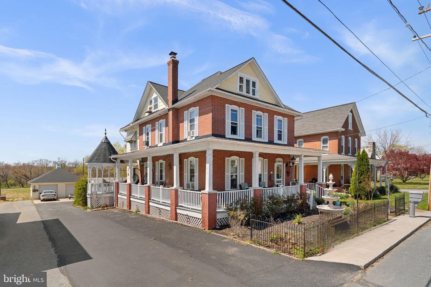 1916 Hanover Pike, Hampstead